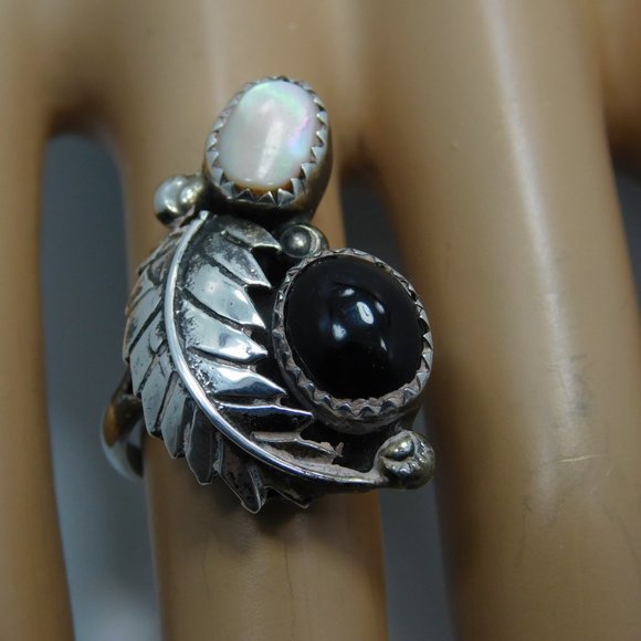 Silver 925 Signed Onyx and Mother of Pearl Ring Size : 6 - Picture 2 of 5
